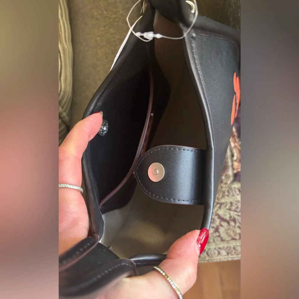 Authentic COACHTOPIA Leather Caterpillar shoulder magnetic closure hobo/card set - Picture 12 of 17